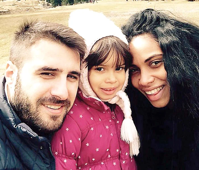 
    Laurette, Mihai şi micuţa Serena au petrecut weekendul în familie, la Sinaia  