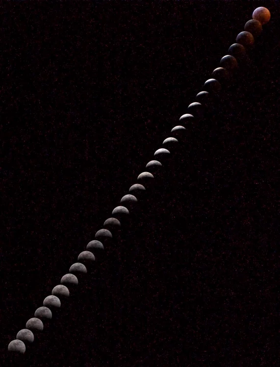 Luna Sângerie și fazele Eclipsei Totale de Lună din noaptea de 13 spre 14 martie 2025 Foto NASA