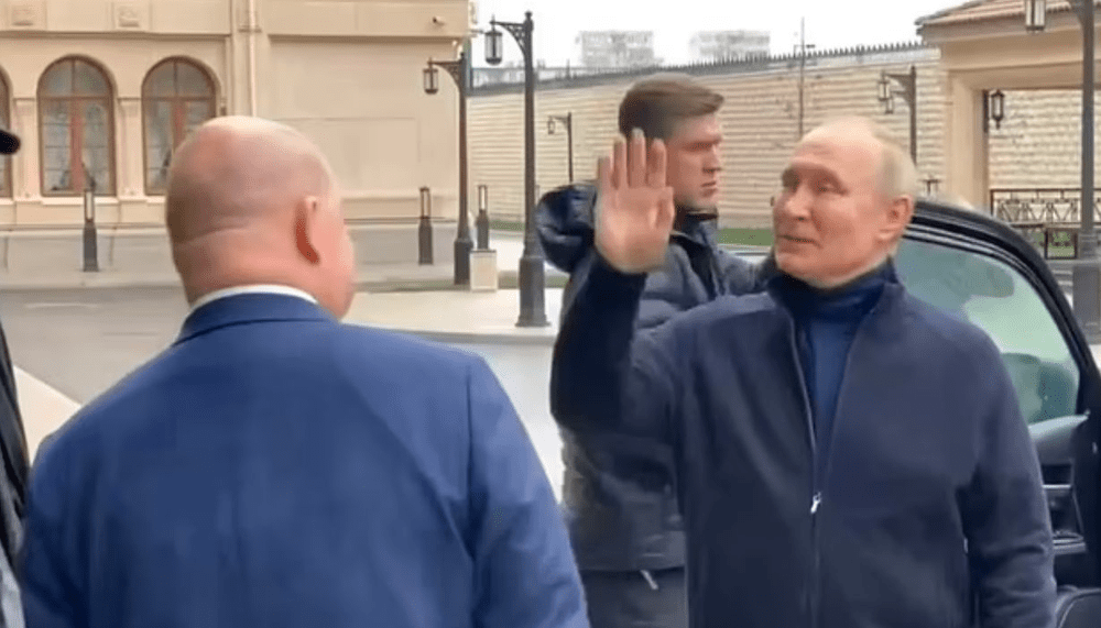 Vladimir Putin a vizitat Mariupol, oraş ucrainean devastat de război. Liderul de la Kremlin a discutat cu localnicii VIDEO