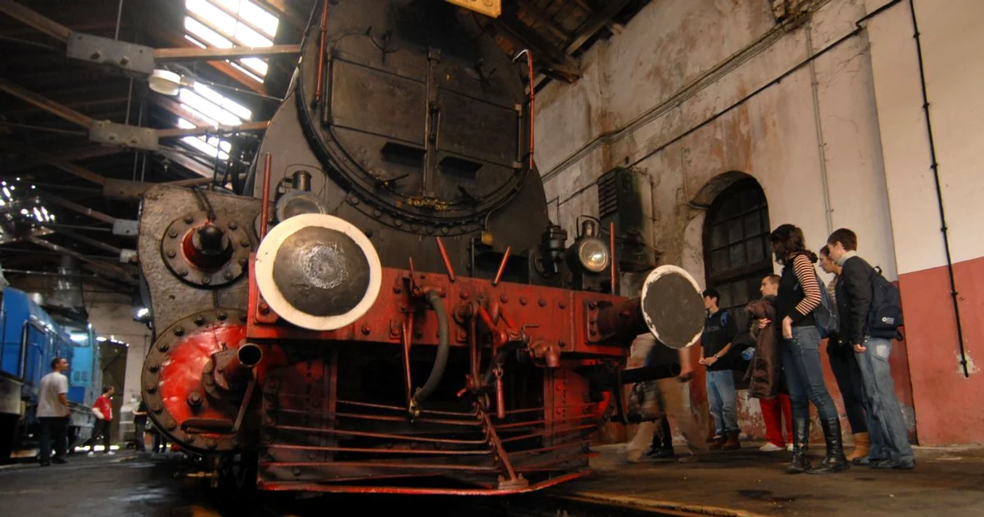 Locomotiva cu aburi este cunoscută sub numele de „mocaniţa“ 