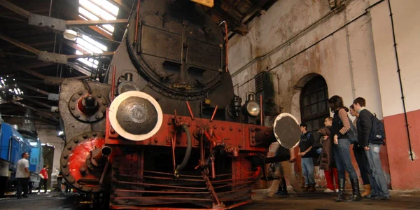 Locomotiva cu aburi este cunoscută sub numele de „mocaniţa“ 