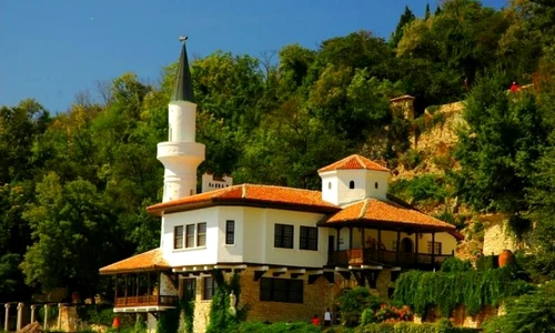 „Pictori contemporani la Balcic”,  expoziţie de pictură a Muzeului Naţional Cotroceni, jpeg