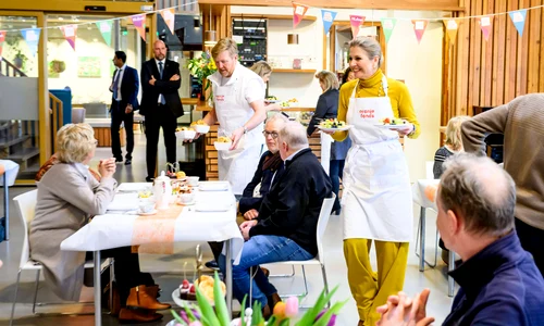 Regina Maxima și Regele Willem Alexander fac voluntariat, Profimedia (7) jpg