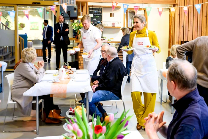 Regina Maxima și Regele Willem Alexander fac voluntariat, Profimedia (7) jpg