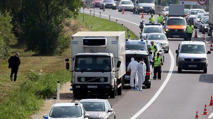 Imagine în care apare camionul care transporta 71 de imigranţi FOTO AP