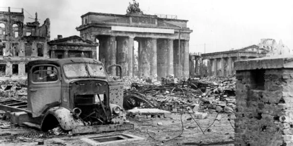 Berlinul bombardat FOTO Wikipedia.org