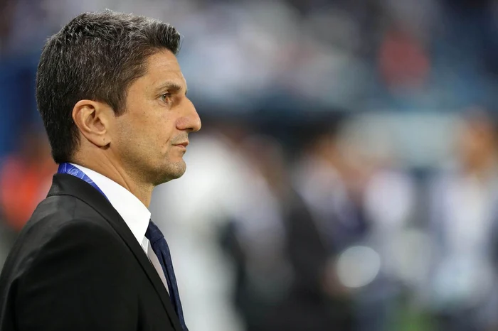 Răzvan Lucescu se abține să-l povățuiască pe Mirel RădoiFoto: EPA-EFE