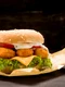 Burger de peste cu sos tartar  Sursa foto shutterstock 246461512 jpg