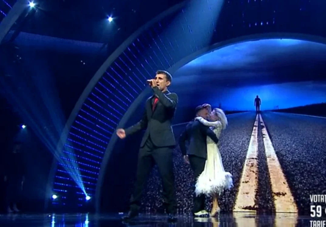 Finala „Românii au Talent”: Bogdan Dumitrașcu a cântat impecabil pe scenă
