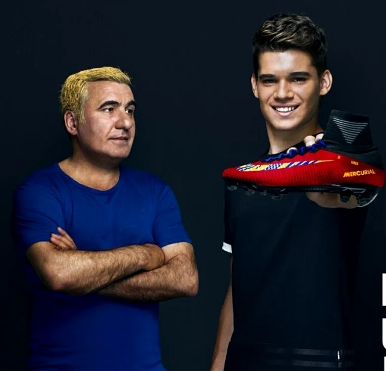 
    Hagi s-a vopsit din nou blond  