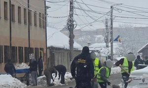 detinuti  deszapezire  FOTO primaria aiud jpg