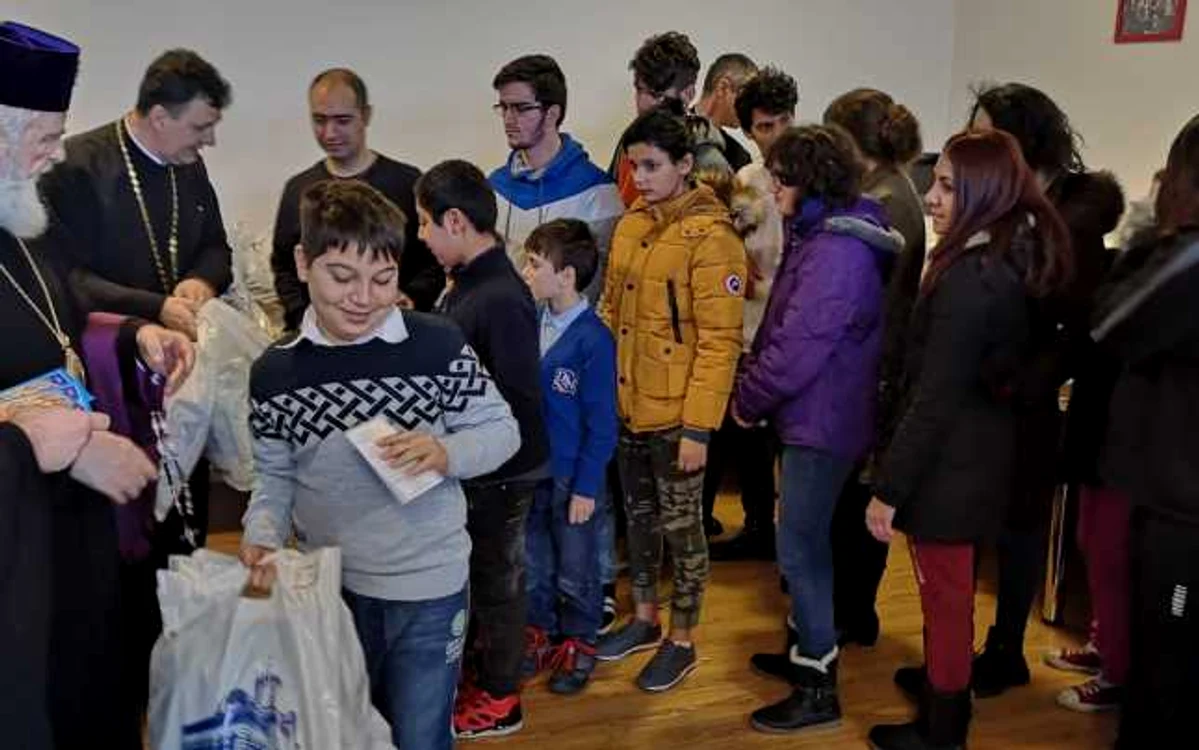 Înaltpreasfinţitul Părinte Arhiepiscop şi Mitropolit Nifon a transmis mesaje spirituale copiilor şi adulţilor prezenţi, cu ocazia Sfintelor Sărbători de Crăciun.
