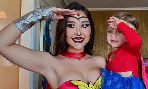 Nicole Cherry si fiica ei, Anastasia, in costum de Halloween Instagram (1) jpg