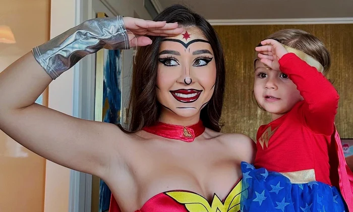 Nicole Cherry si fiica ei, Anastasia, in costum de Halloween   Instagram (1) jpg
