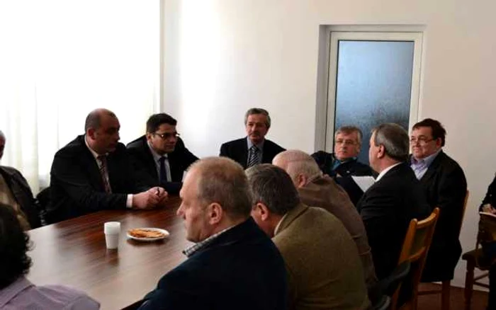 Un prim lot de 16 primari PDL şi PNL au fost prezentaţi la sediul PSD Neamţ încă din martie 2014 drept „coordonatori speciali PSD”