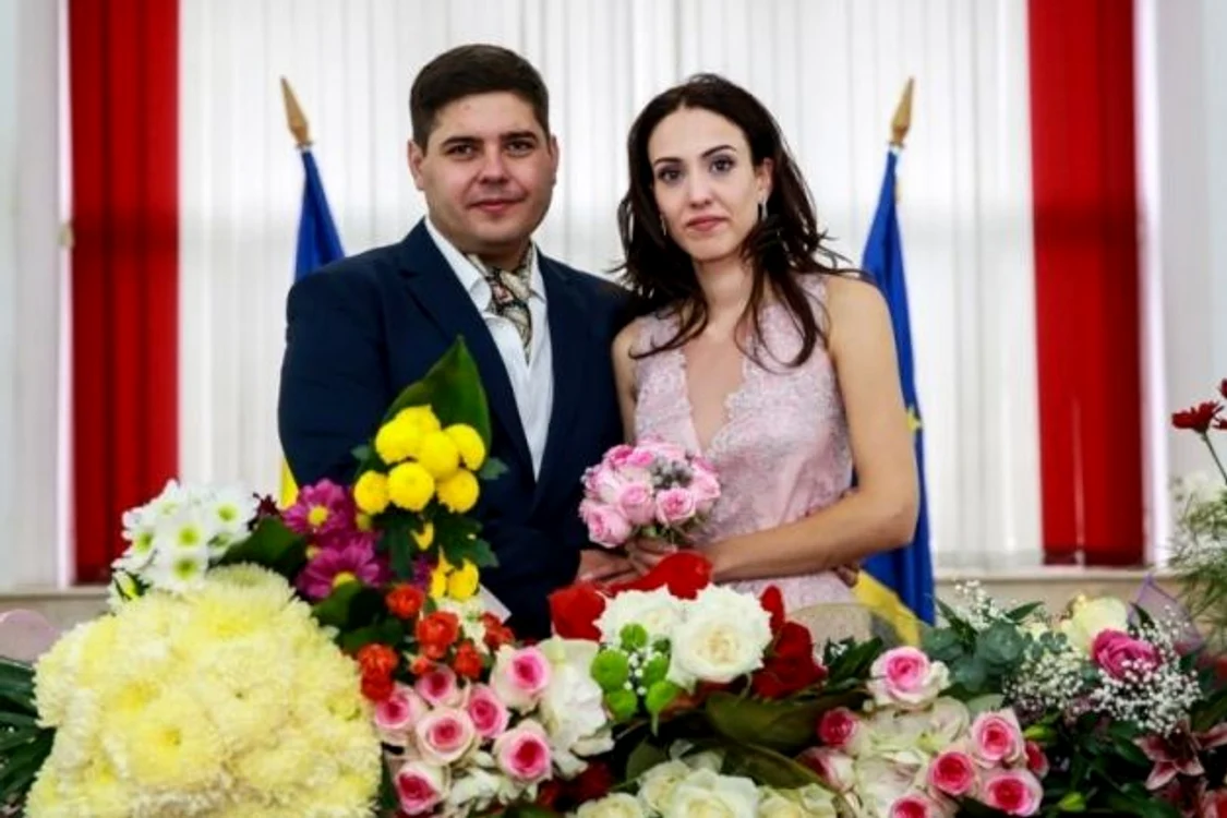 Ilinca Nichita alături de soţul ei, Cosmin Livezeanu şi de părinţii ei Gheorghe şi Florentina