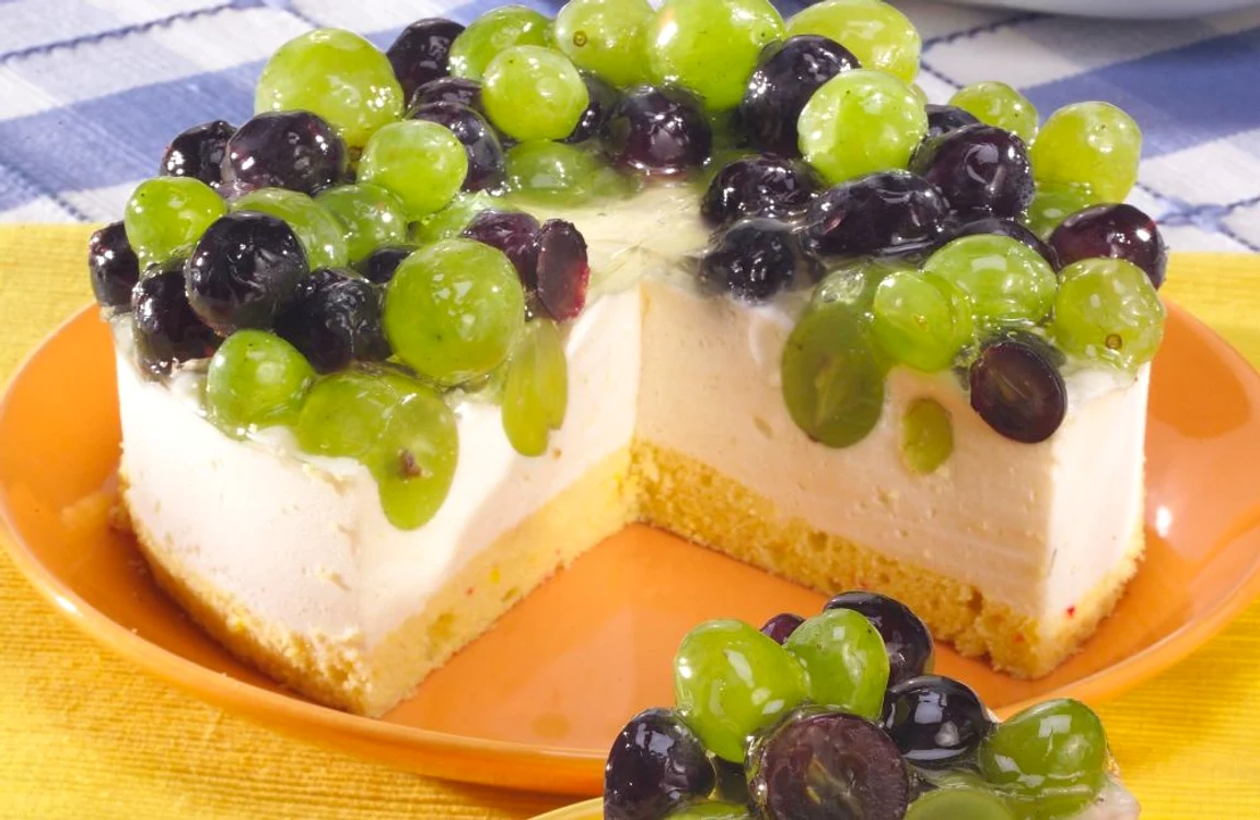 prajitura cu struguri si crema de branza jpeg