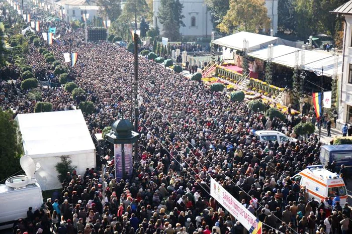 
    Pelerinajul de la Iași de Sfânta Parascheva este unul dintre cele mai mari din România  