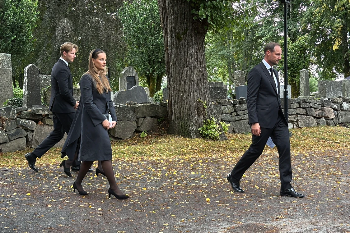 Regele Haakon, Prințesa Ingrid Alexandra, Regina Sonja și Prințul Sverre Magnus în Biserica Asker, Profimedia (3) jpg