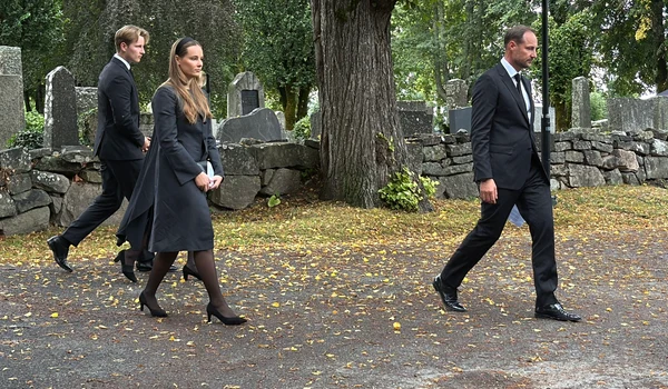 Regele Haakon, Prințesa Ingrid Alexandra, Regina Sonja și Prințul Sverre Magnus în Biserica Asker, Profimedia (3) jpg