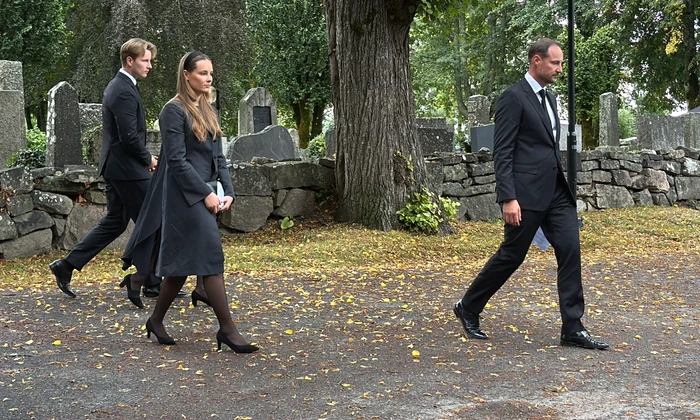 Regele Haakon, Prințesa Ingrid Alexandra, Regina Sonja și Prințul Sverre Magnus în Biserica Asker, Profimedia (3) jpg