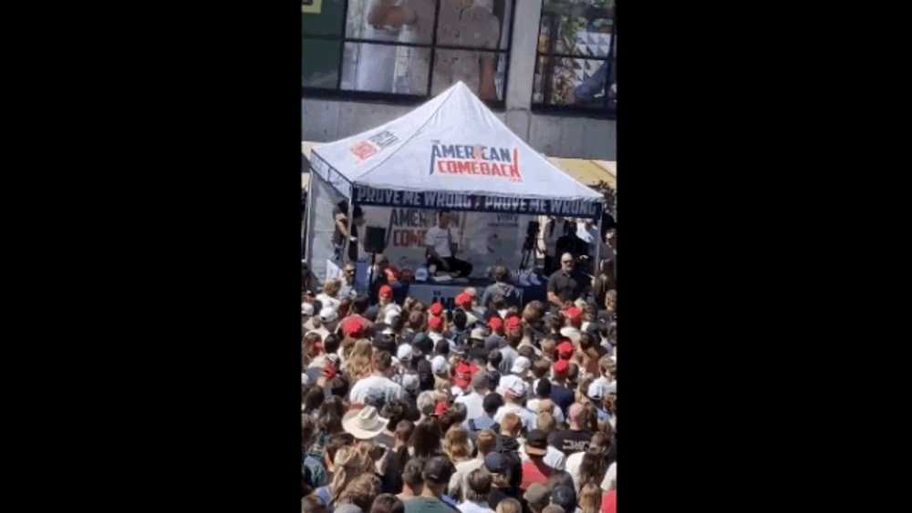 Un colaborator apropiat al lui Donald Trump a fost împușcat la un eveniment public. Suspectul a fost arestat