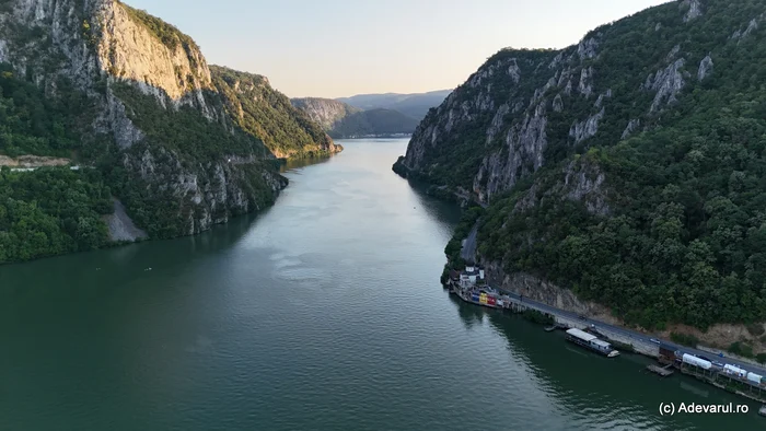 Dunărea desparte România și Serbia. Foto: Daniel Guță