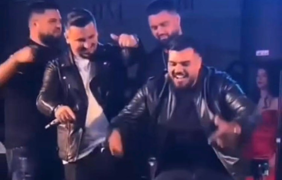 Manele cu contații sexuale la balurile de boboci din Craiova. „Au ajuns să le arate pe scenă și cum se face” VIDEO