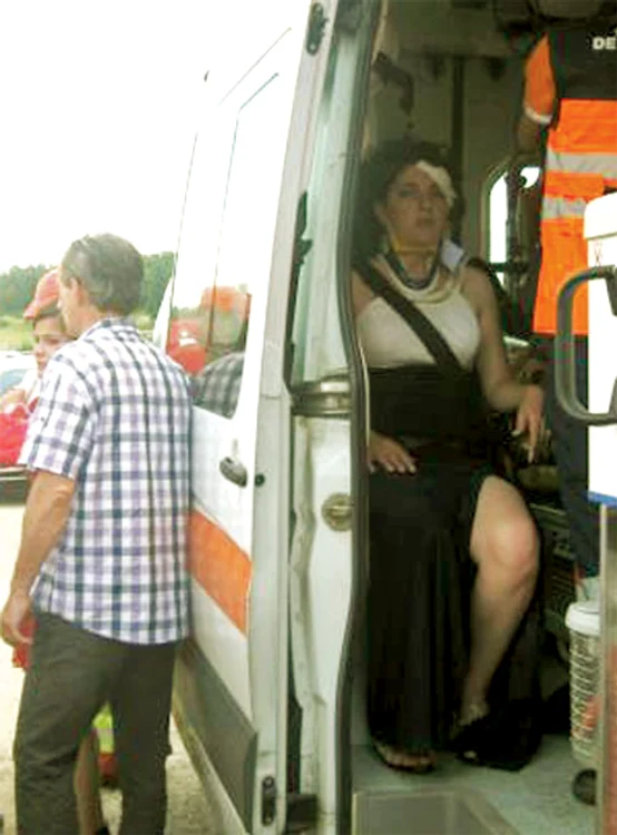 
    Maşina condusă de şoferul imprudent s-a făcut praf  