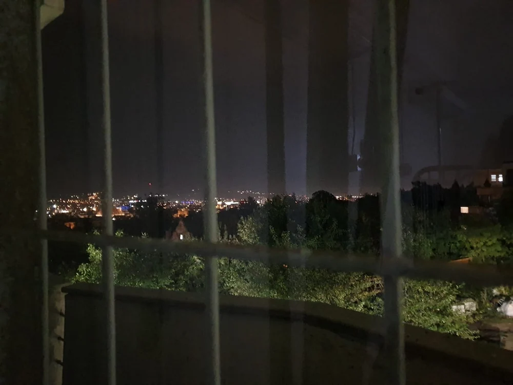 Imagine postată de clujeancă de la geamul Spitalului de Infectioase FOTO: Andaluna Bogdan