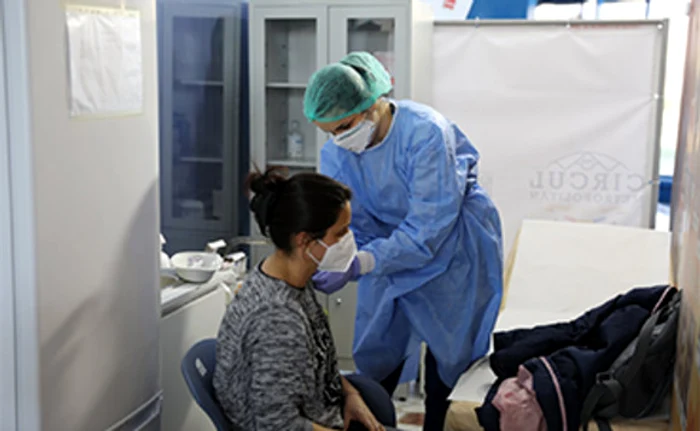 
    Purtarea măştii, distanţarea şi vaccinarea sunt „armele” noastre pentru a limita valul de infectări  