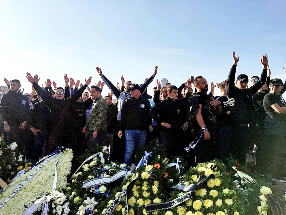 Suporterii CSU şi  FCU, cot la cot, în cimitir