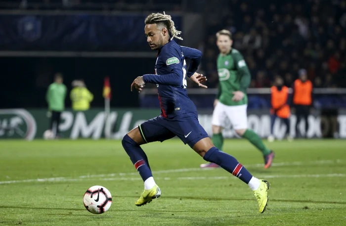 
    Neymar Jr a afișat o nouă tunsoare la meciul din Cupa Franței de la începutul lui 2019Foto: EPA  