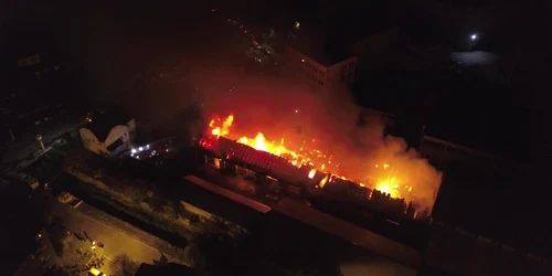 5bb1e523df52022f750965ed jpg