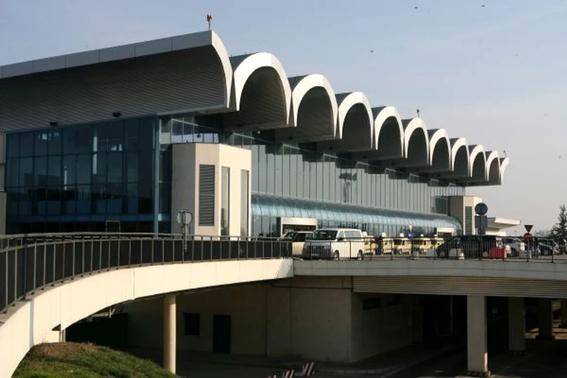 
    Aeroportul Internaţional Henri Coandă din Bucureşti este cel mai mare din România   