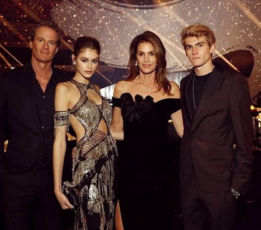 Fiul lui Cindy Crawford, arestat pentru conducere în stare de ebrietate cu sora, Kaia, şi părinţii, Cindy şi Rande Gerber