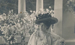 Carte poştală, Principesa Maria a României în balconul Castelului Pelişor Datare  cca 1905 1907 Atelier fotografic Alfred Brand, Sinaia jpg