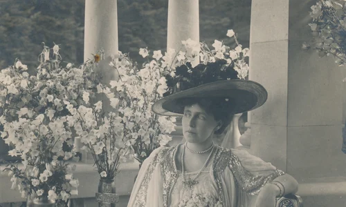 Carte poştală, Principesa Maria a României în balconul Castelului Pelişor Datare  cca 1905 1907 Atelier fotografic Alfred Brand, Sinaia jpg