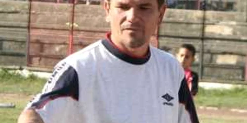 Rocco întinde o mână de ajutor şcolarilor mari