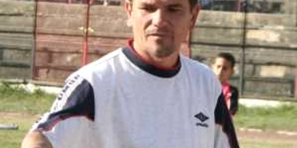 Rocco întinde o mână de ajutor şcolarilor mari