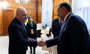 Întrevederea premierului Ilie Bolojan cu președintele Asociației Comitetelor Olimpice Europene (EOC), Spyros Capralos jpg