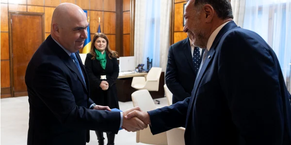 Întrevederea premierului Ilie Bolojan cu președintele Asociației Comitetelor Olimpice Europene (EOC), Spyros Capralos jpg