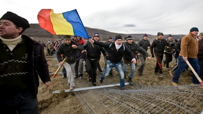 Americanii de la Chevron au fost alungați din România de mulțimile furioase. FOTO: Profimedia