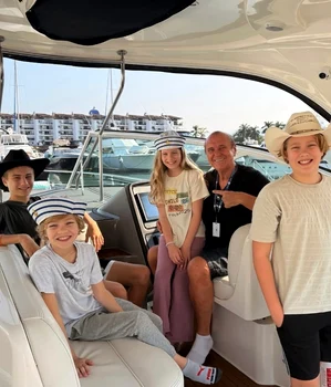 Nick Rădoi se tratează în Mexic, alături de nepoți foto: Facebook