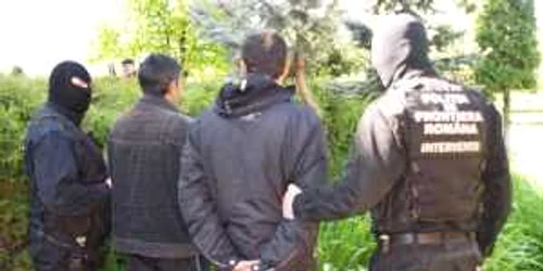 Polițiștii i-au reținut pe migranți pentru cercetări