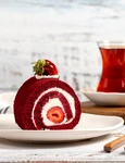 Rulada cu frisca si capsuni  Sursa foto shutterstock 2357938677 jpg