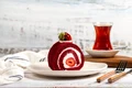 Rulada cu frisca si capsuni  Sursa foto shutterstock 2357938677 jpg