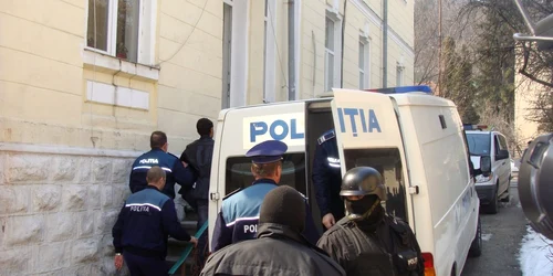 Peste 20 de hackeri au fost duşi la DIICOT SIbiu, pentru audieri.