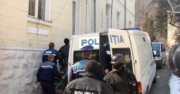 Peste 20 de hackeri au fost duşi la DIICOT SIbiu, pentru audieri.