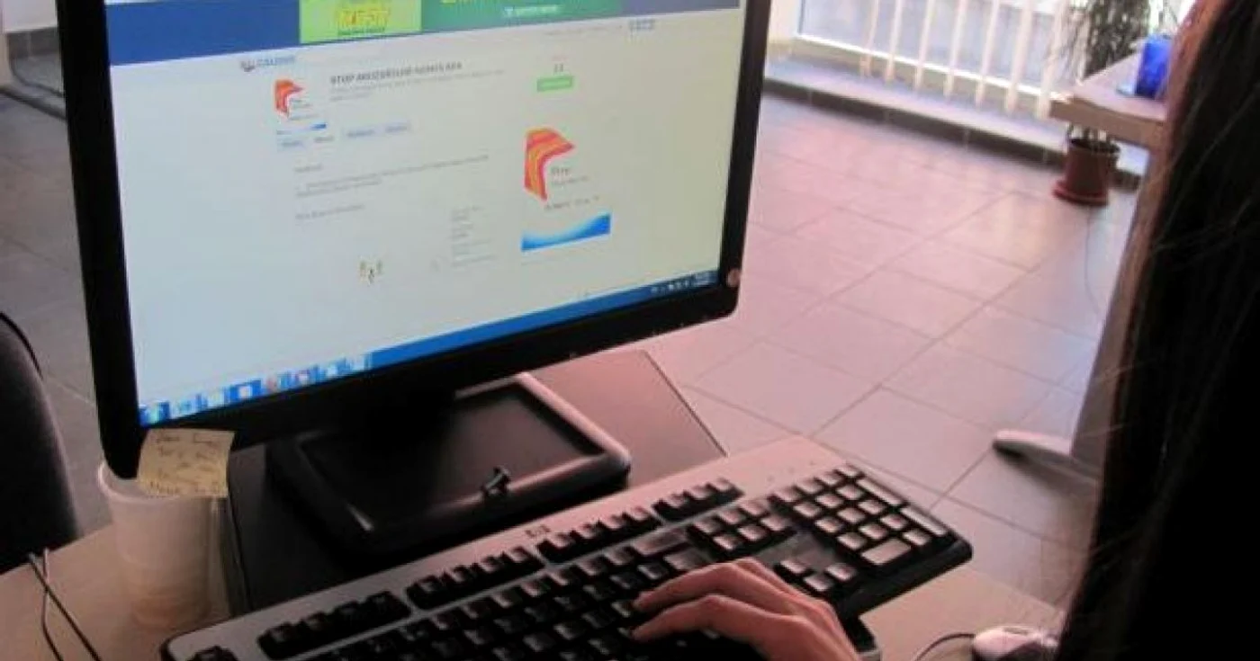 Pot beneficia de cei 200 de euro doar elevii şi tinerii care nu au mai beneficiat de acest ajutor